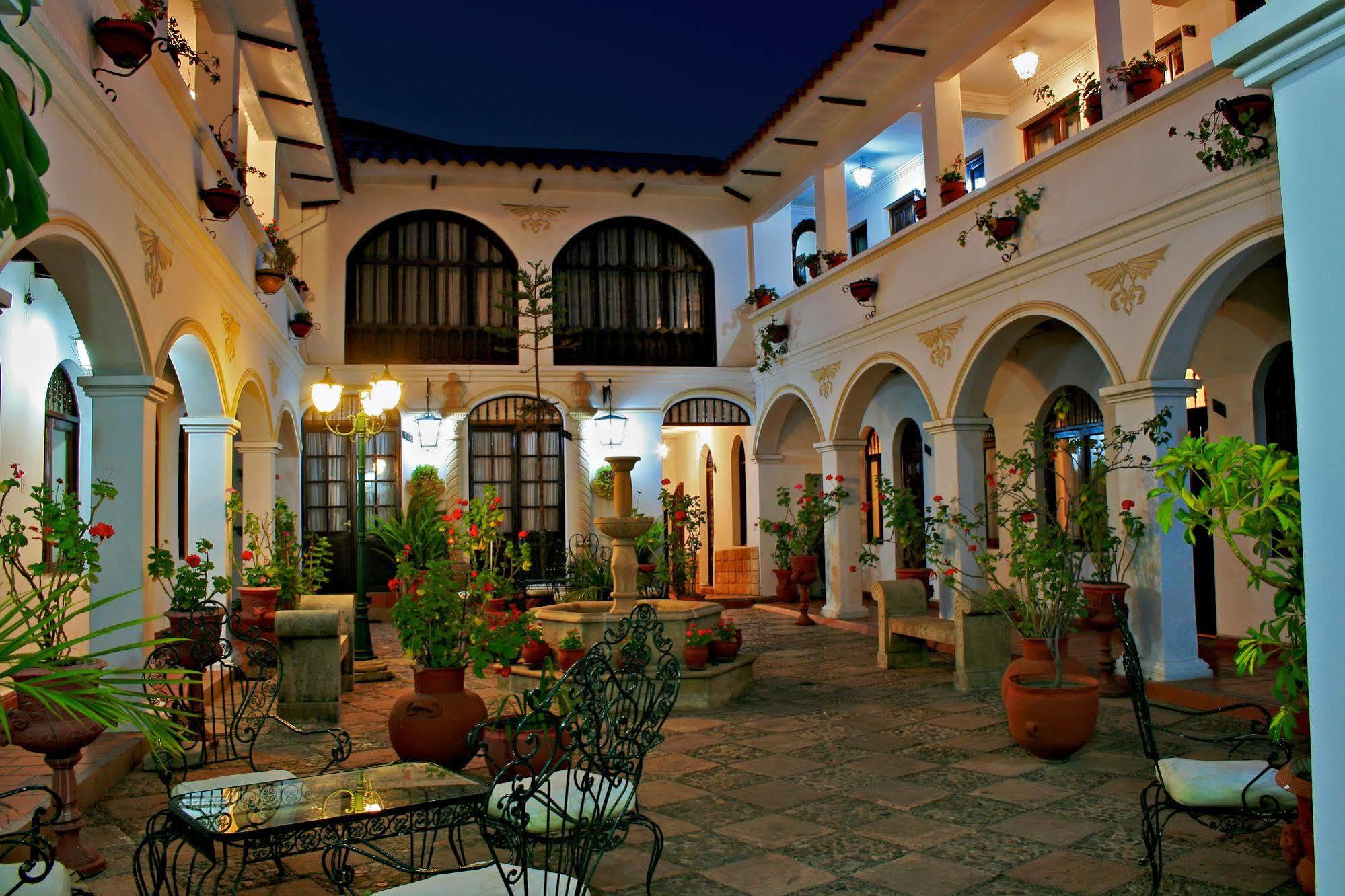 Hostal Sucre Exterior photo